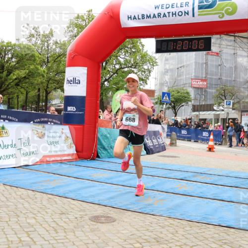 05.05.2024 - 7. Wedeler Halbmarathon Strokosch-Dieckow http://msf.ph/oto/6222669 05.05.2024 11:20:05 Ziel 668 meine-sportfotos.de