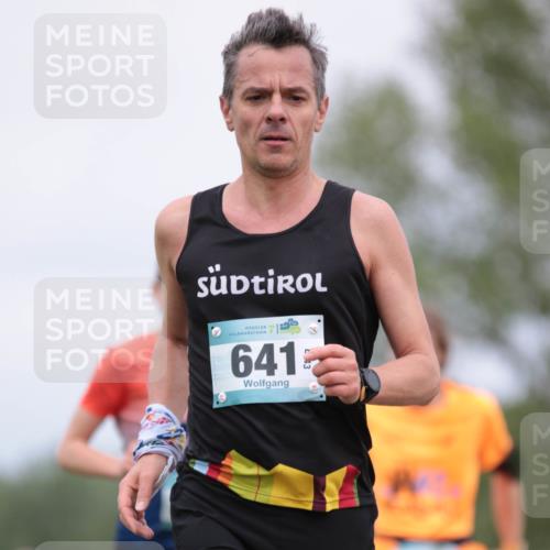 05.05.2024 - 7. Wedeler Halbmarathon H.Heesch http://msf.ph/oto/6222679 05.05.2024 11:09:24 Laufen 641 meine-sportfotos.de