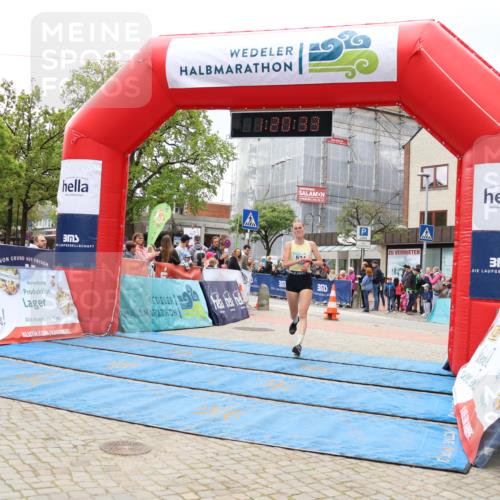 05.05.2024 - 7. Wedeler Halbmarathon Strokosch-Dieckow http://msf.ph/oto/6222722 05.05.2024 11:20:32 Ziel 534, 573, 784 meine-sportfotos.de