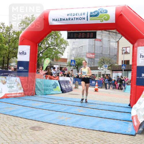 05.05.2024 - 7. Wedeler Halbmarathon Strokosch-Dieckow http://msf.ph/oto/6222733 05.05.2024 11:20:32 Ziel 534, 573, 784 meine-sportfotos.de