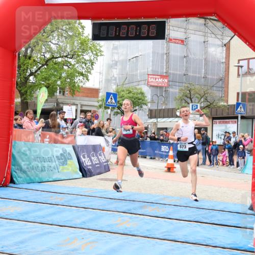 05.05.2024 - 7. Wedeler Halbmarathon Strokosch-Dieckow http://msf.ph/oto/6222750 05.05.2024 11:20:35 Ziel 573, 784 meine-sportfotos.de