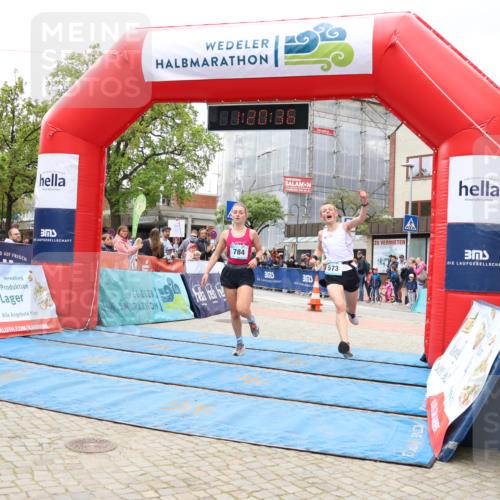 05.05.2024 - 7. Wedeler Halbmarathon Strokosch-Dieckow http://msf.ph/oto/6222762 05.05.2024 11:20:35 Ziel 573, 784 meine-sportfotos.de