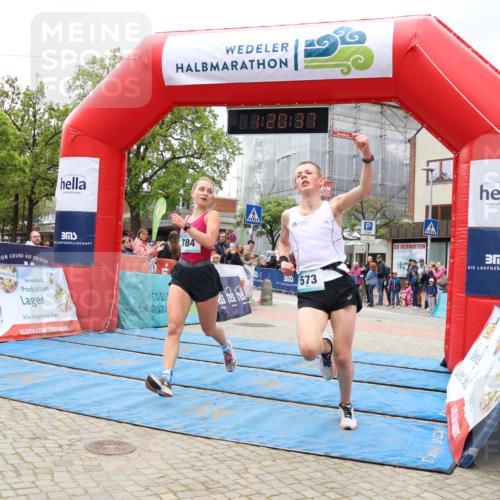 05.05.2024 - 7. Wedeler Halbmarathon Strokosch-Dieckow http://msf.ph/oto/6222785 05.05.2024 11:20:36 Ziel 573, 784 meine-sportfotos.de