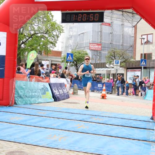 05.05.2024 - 7. Wedeler Halbmarathon Strokosch-Dieckow http://msf.ph/oto/6222862 05.05.2024 11:20:49 Ziel 369, 444, 737, 742 meine-sportfotos.de