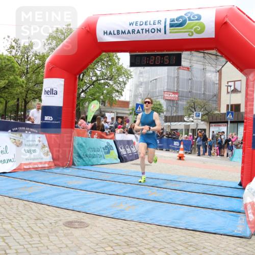 05.05.2024 - 7. Wedeler Halbmarathon Strokosch-Dieckow http://msf.ph/oto/6222884 05.05.2024 11:20:50 Ziel 369, 737, 742, 916 meine-sportfotos.de