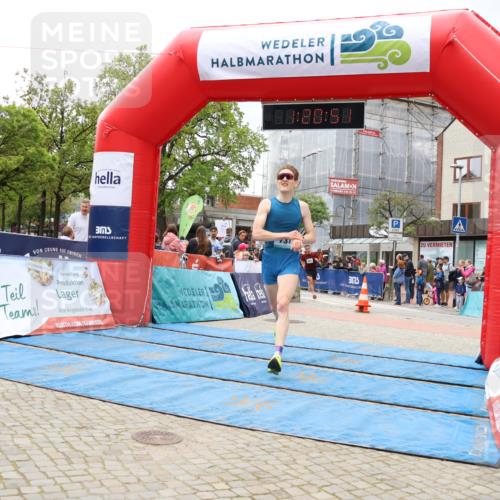05.05.2024 - 7. Wedeler Halbmarathon Strokosch-Dieckow http://msf.ph/oto/6222896 05.05.2024 11:20:50 Ziel 369, 737, 742, 916 meine-sportfotos.de