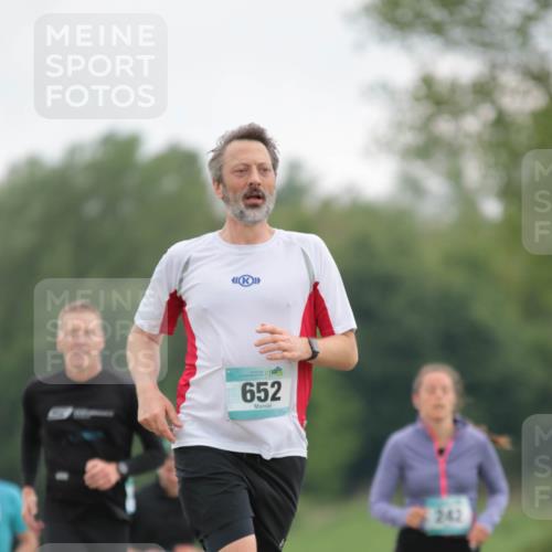 05.05.2024 - 7. Wedeler Halbmarathon H.Heesch http://msf.ph/oto/6222904 05.05.2024 11:18:37 Laufen 652, 242 meine-sportfotos.de