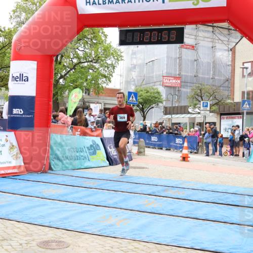 05.05.2024 - 7. Wedeler Halbmarathon Strokosch-Dieckow http://msf.ph/oto/6222920 05.05.2024 11:20:52 Ziel 369, 737, 742, 916 meine-sportfotos.de