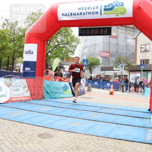 05.05.2024 - 7. Wedeler Halbmarathon Strokosch-Dieckow http://msf.ph/oto/6222926 05.05.2024 11:20:52 Ziel 369, 737, 742, 916 meine-sportfotos.de