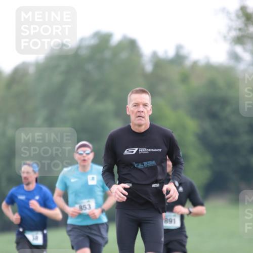05.05.2024 - 7. Wedeler Halbmarathon H.Heesch http://msf.ph/oto/6222938 05.05.2024 11:18:38 Laufen 853, 891 meine-sportfotos.de