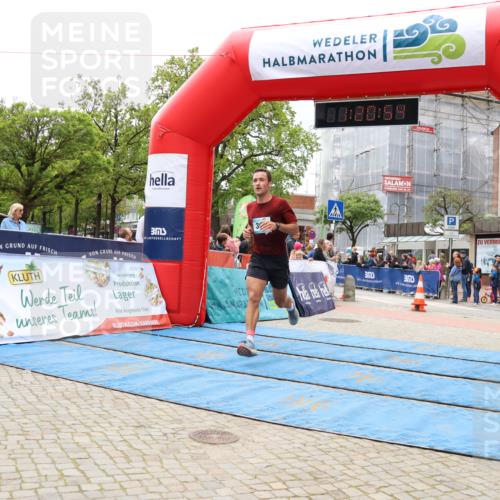 05.05.2024 - 7. Wedeler Halbmarathon Strokosch-Dieckow http://msf.ph/oto/6222943 05.05.2024 11:20:53 Ziel 369, 742, 916 meine-sportfotos.de