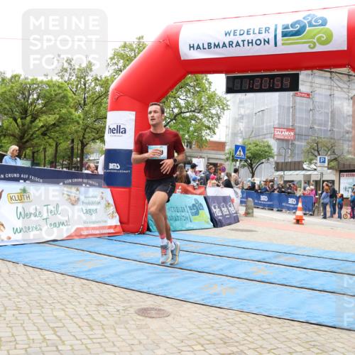 05.05.2024 - 7. Wedeler Halbmarathon Strokosch-Dieckow http://msf.ph/oto/6222956 05.05.2024 11:20:53 Ziel 369, 742, 916 meine-sportfotos.de