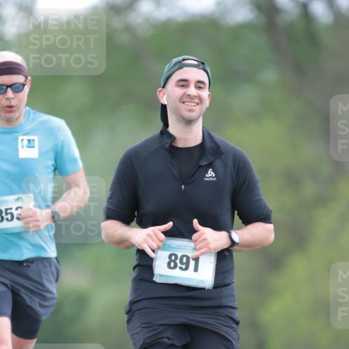 05.05.2024 - 7. Wedeler Halbmarathon H.Heesch http://msf.ph/oto/6223006 05.05.2024 11:18:43 Laufen 353, 891, 8 meine-sportfotos.de