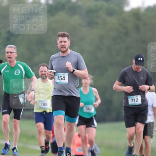05.05.2024 - 7. Wedeler Halbmarathon H.Heesch http://msf.ph/oto/6223042 05.05.2024 11:18:57 Laufen 785, 154, 362, 712 meine-sportfotos.de