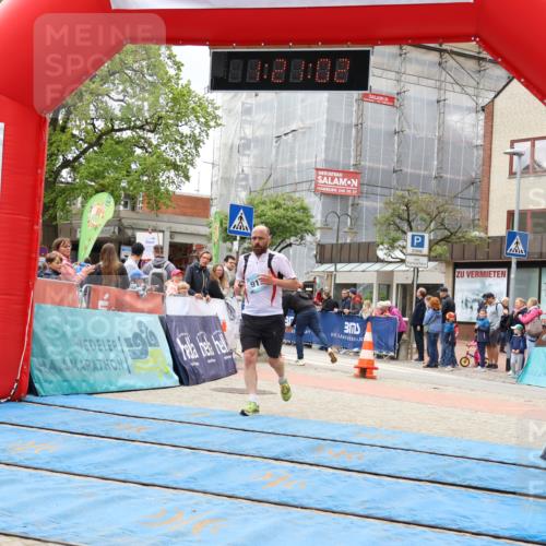 05.05.2024 - 7. Wedeler Halbmarathon Strokosch-Dieckow http://msf.ph/oto/6223043 05.05.2024 11:21:01 Ziel 917 meine-sportfotos.de