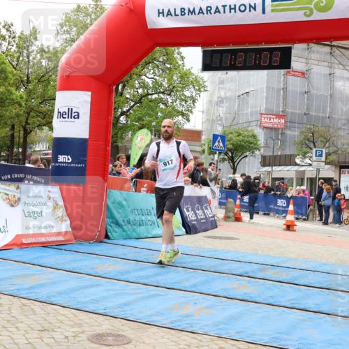 05.05.2024 - 7. Wedeler Halbmarathon Strokosch-Dieckow http://msf.ph/oto/6223092 05.05.2024 11:21:02 Ziel 917 meine-sportfotos.de