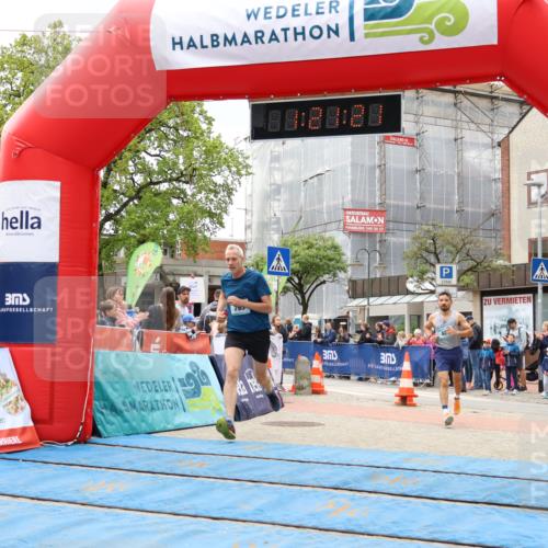 05.05.2024 - 7. Wedeler Halbmarathon Strokosch-Dieckow http://msf.ph/oto/6223109 05.05.2024 11:21:20 Ziel 488, 795 meine-sportfotos.de