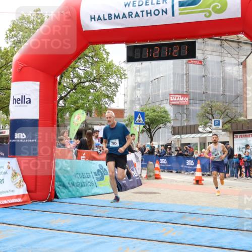 05.05.2024 - 7. Wedeler Halbmarathon Strokosch-Dieckow http://msf.ph/oto/6223114 05.05.2024 11:21:20 Ziel 488, 795 meine-sportfotos.de