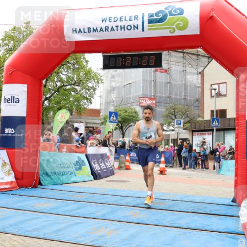05.05.2024 - 7. Wedeler Halbmarathon Strokosch-Dieckow http://msf.ph/oto/6223141 05.05.2024 11:21:22 Ziel 488, 645, 795 meine-sportfotos.de