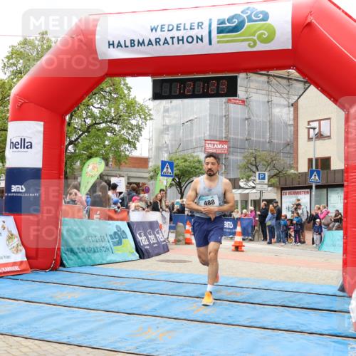 05.05.2024 - 7. Wedeler Halbmarathon Strokosch-Dieckow http://msf.ph/oto/6223147 05.05.2024 11:21:22 Ziel 488, 645, 795 meine-sportfotos.de