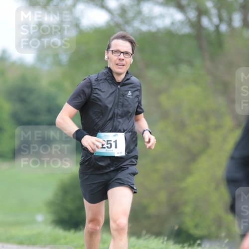 05.05.2024 - 7. Wedeler Halbmarathon H.Heesch http://msf.ph/oto/6223152 05.05.2024 11:10:56 Laufen 251, 51 meine-sportfotos.de