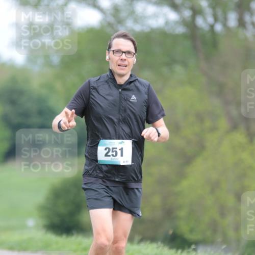 05.05.2024 - 7. Wedeler Halbmarathon H.Heesch http://msf.ph/oto/6223155 05.05.2024 11:10:57 Laufen 251, 51, 6 meine-sportfotos.de