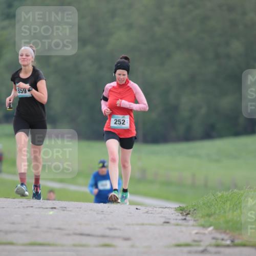 05.05.2024 - 7. Wedeler Halbmarathon H.Heesch http://msf.ph/oto/6223192 05.05.2024 11:19:14 Laufen 859, 252 meine-sportfotos.de