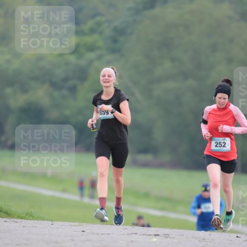 05.05.2024 - 7. Wedeler Halbmarathon H.Heesch http://msf.ph/oto/6223196 05.05.2024 11:19:15 Laufen 859, 252 meine-sportfotos.de