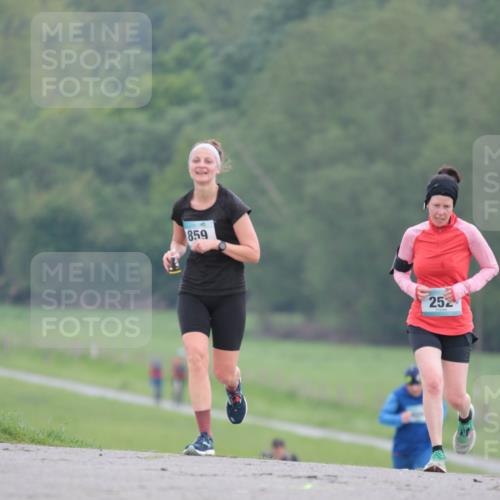 05.05.2024 - 7. Wedeler Halbmarathon H.Heesch http://msf.ph/oto/6223197 05.05.2024 11:19:15 Laufen 859, 252 meine-sportfotos.de