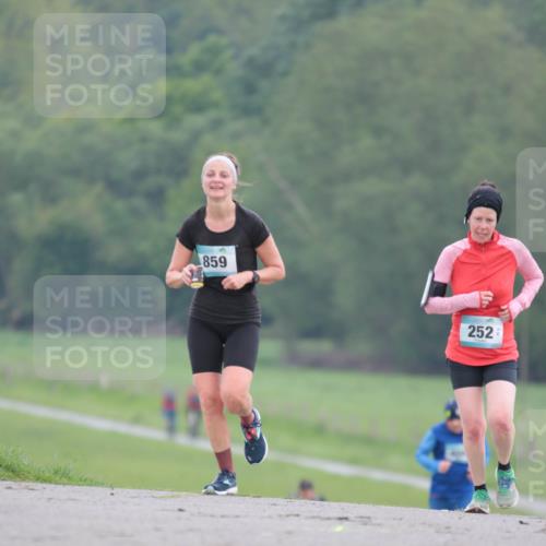 05.05.2024 - 7. Wedeler Halbmarathon H.Heesch http://msf.ph/oto/6223199 05.05.2024 11:19:15 Laufen 859, 252 meine-sportfotos.de