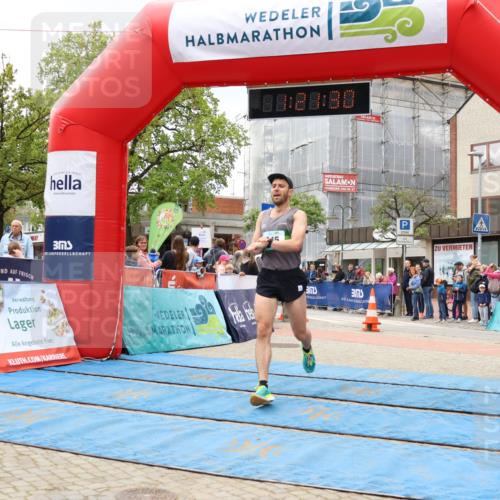 05.05.2024 - 7. Wedeler Halbmarathon Strokosch-Dieckow http://msf.ph/oto/6223215 05.05.2024 11:21:29 Ziel 645 meine-sportfotos.de