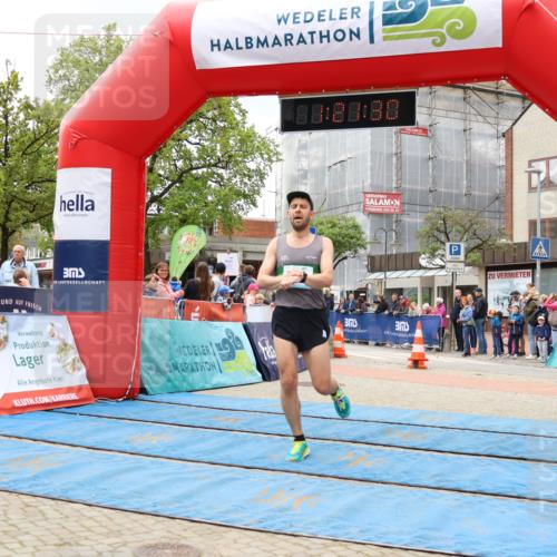 05.05.2024 - 7. Wedeler Halbmarathon Strokosch-Dieckow http://msf.ph/oto/6223221 05.05.2024 11:21:29 Ziel 645 meine-sportfotos.de