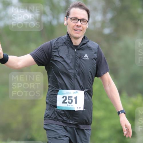 05.05.2024 - 7. Wedeler Halbmarathon H.Heesch http://msf.ph/oto/6223240 05.05.2024 11:10:58 Laufen 251, 51 meine-sportfotos.de