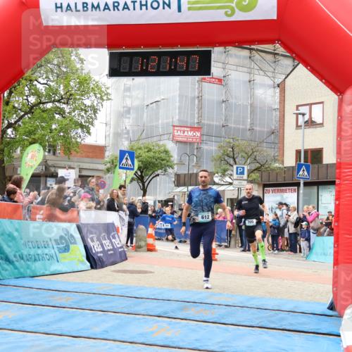 05.05.2024 - 7. Wedeler Halbmarathon Strokosch-Dieckow http://msf.ph/oto/6223280 05.05.2024 11:21:46 Ziel 601, 612, 705, 907 meine-sportfotos.de