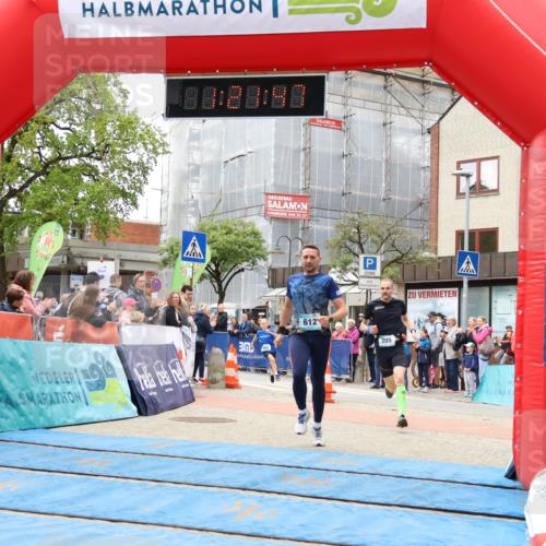 05.05.2024 - 7. Wedeler Halbmarathon Strokosch-Dieckow http://msf.ph/oto/6223285 05.05.2024 11:21:46 Ziel 601, 612, 705, 907 meine-sportfotos.de