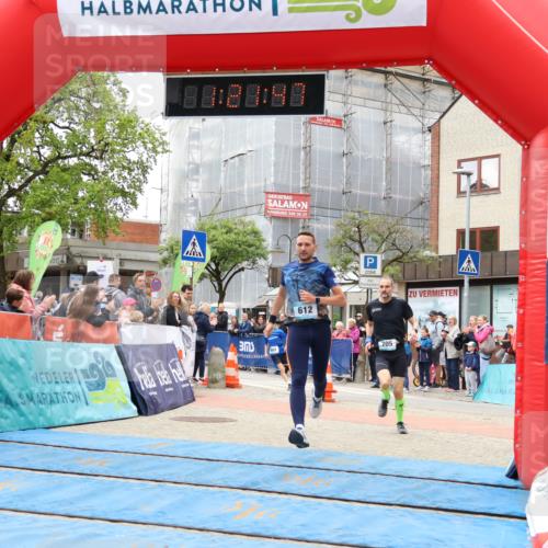 05.05.2024 - 7. Wedeler Halbmarathon Strokosch-Dieckow http://msf.ph/oto/6223291 05.05.2024 11:21:46 Ziel 601, 612, 705, 907 meine-sportfotos.de