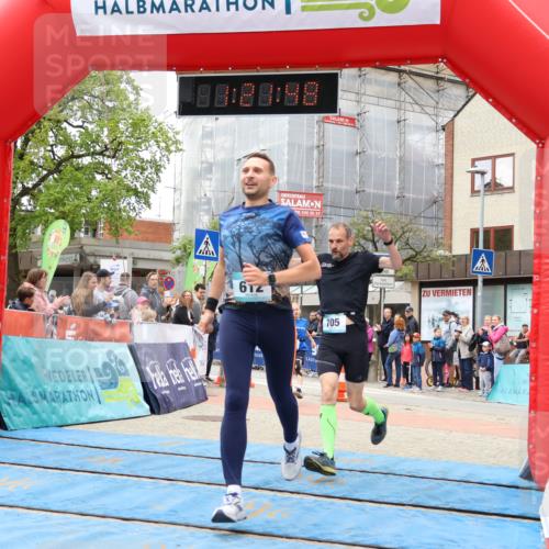 05.05.2024 - 7. Wedeler Halbmarathon Strokosch-Dieckow http://msf.ph/oto/6223313 05.05.2024 11:21:47 Ziel 601, 612, 705, 907 meine-sportfotos.de