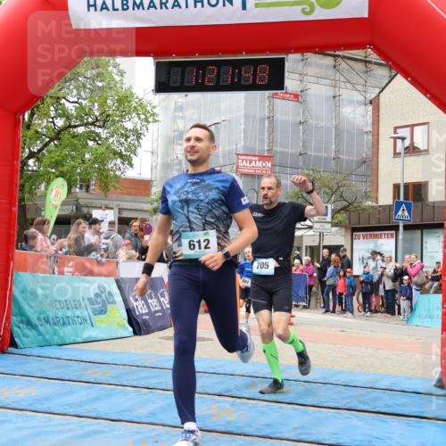 05.05.2024 - 7. Wedeler Halbmarathon Strokosch-Dieckow http://msf.ph/oto/6223319 05.05.2024 11:21:47 Ziel 601, 612, 705, 907 meine-sportfotos.de