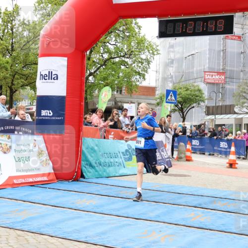 05.05.2024 - 7. Wedeler Halbmarathon Strokosch-Dieckow http://msf.ph/oto/6223357 05.05.2024 11:21:49 Ziel 601, 612, 705 meine-sportfotos.de