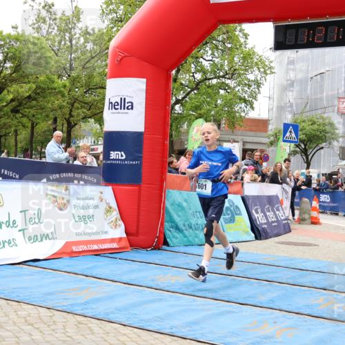 05.05.2024 - 7. Wedeler Halbmarathon Strokosch-Dieckow http://msf.ph/oto/6223368 05.05.2024 11:21:49 Ziel 601, 612, 705 meine-sportfotos.de