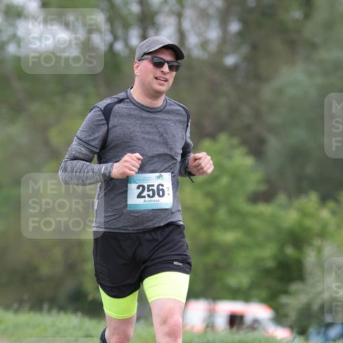05.05.2024 - 7. Wedeler Halbmarathon H.Heesch http://msf.ph/oto/6223550 05.05.2024 11:12:27 Laufen 256 meine-sportfotos.de
