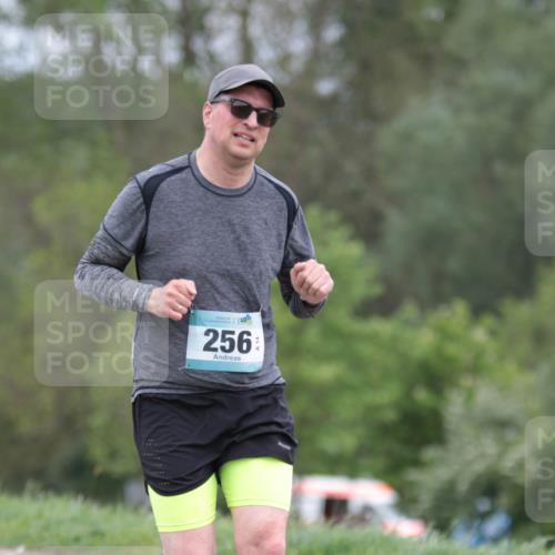 05.05.2024 - 7. Wedeler Halbmarathon H.Heesch http://msf.ph/oto/6223551 05.05.2024 11:12:28 Laufen 256 meine-sportfotos.de