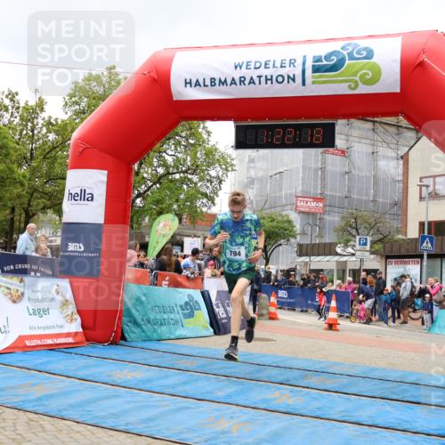 05.05.2024 - 7. Wedeler Halbmarathon Strokosch-Dieckow http://msf.ph/oto/6223624 05.05.2024 11:22:17 Ziel 794 meine-sportfotos.de