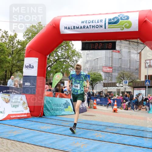 05.05.2024 - 7. Wedeler Halbmarathon Strokosch-Dieckow http://msf.ph/oto/6223631 05.05.2024 11:22:17 Ziel 794 meine-sportfotos.de