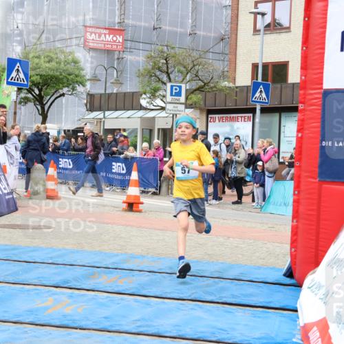 05.05.2024 - 7. Wedeler Halbmarathon Strokosch-Dieckow http://msf.ph/oto/6223681 05.05.2024 11:22:39 Ziel 57 meine-sportfotos.de