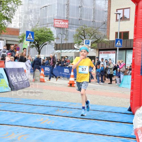 05.05.2024 - 7. Wedeler Halbmarathon Strokosch-Dieckow http://msf.ph/oto/6223692 05.05.2024 11:22:39 Ziel 57 meine-sportfotos.de