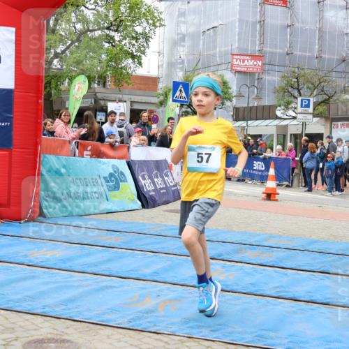 05.05.2024 - 7. Wedeler Halbmarathon Strokosch-Dieckow http://msf.ph/oto/6223720 05.05.2024 11:22:40 Ziel 57 meine-sportfotos.de