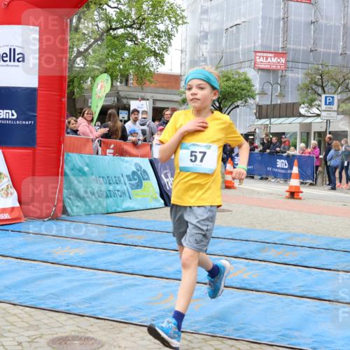 05.05.2024 - 7. Wedeler Halbmarathon Strokosch-Dieckow http://msf.ph/oto/6223726 05.05.2024 11:22:40 Ziel 57 meine-sportfotos.de