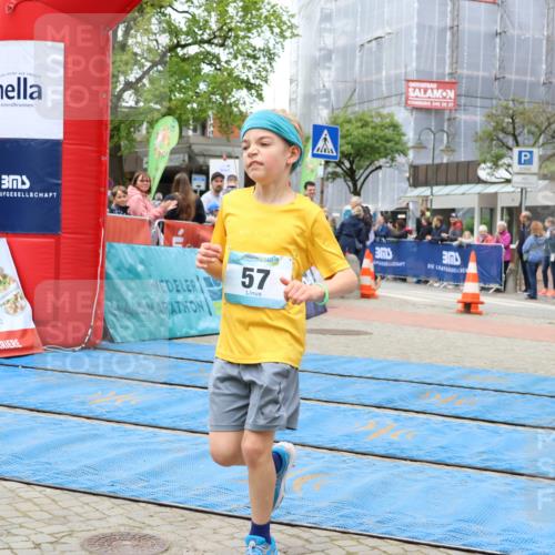 05.05.2024 - 7. Wedeler Halbmarathon Strokosch-Dieckow http://msf.ph/oto/6223732 05.05.2024 11:22:40 Ziel 57 meine-sportfotos.de