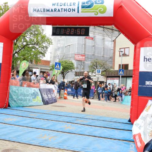 05.05.2024 - 7. Wedeler Halbmarathon Strokosch-Dieckow http://msf.ph/oto/6223743 05.05.2024 11:22:49 Ziel 458 meine-sportfotos.de